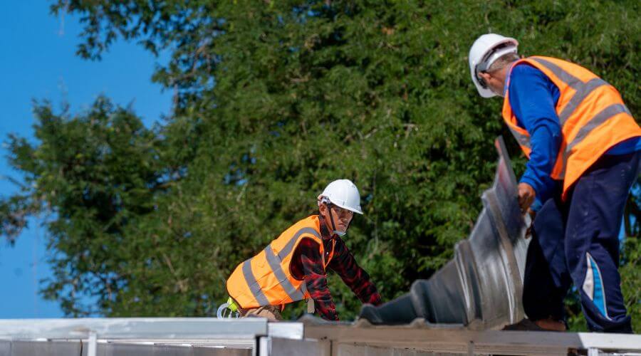 Professional metal roof installation in Villalba, PR